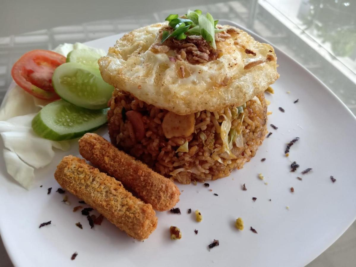 Aqilakost N Cafe Gadog Puncak Hotel Bogor Exterior photo