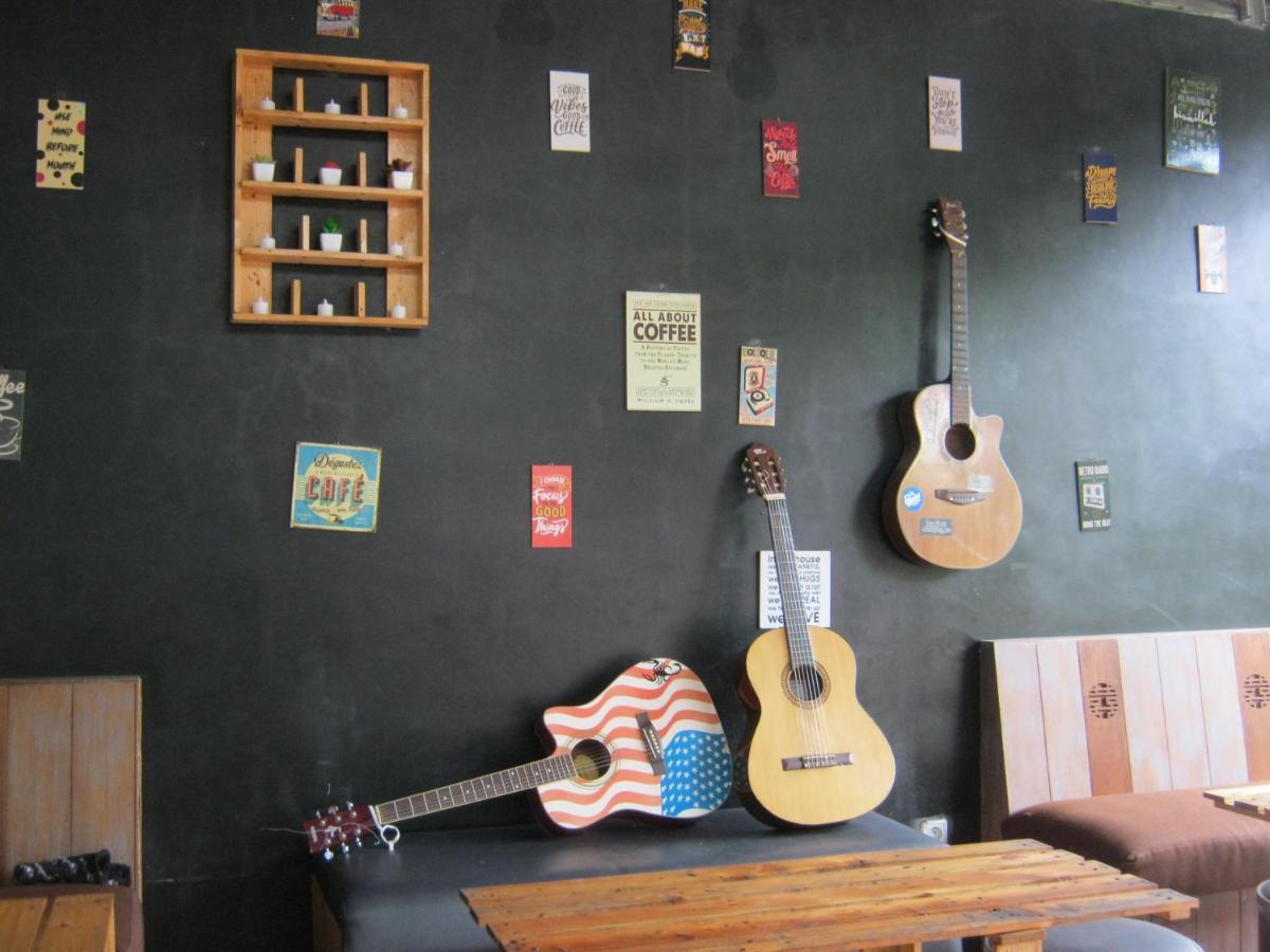 Aqilakost N Cafe Gadog Puncak Hotel Bogor Exterior photo