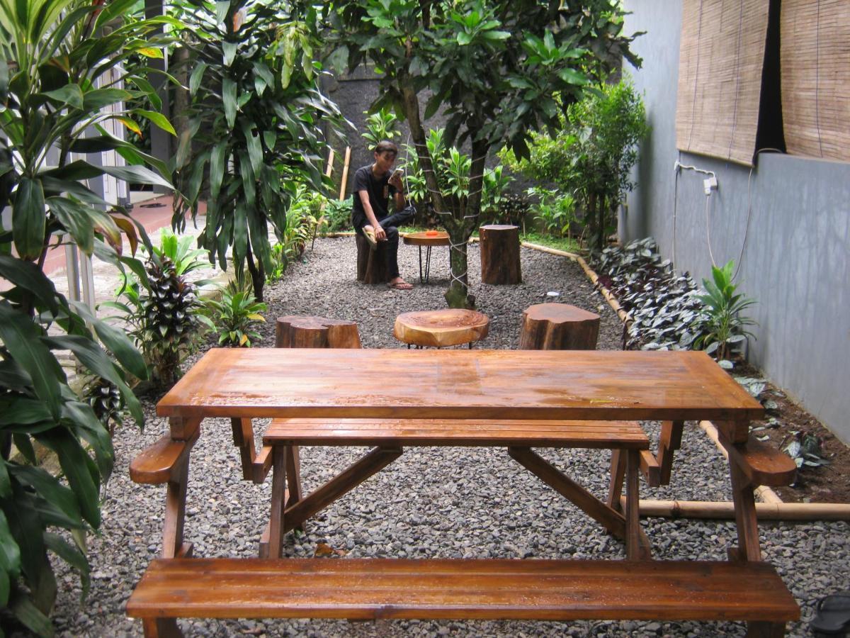 Aqilakost N Cafe Gadog Puncak Hotel Bogor Exterior photo